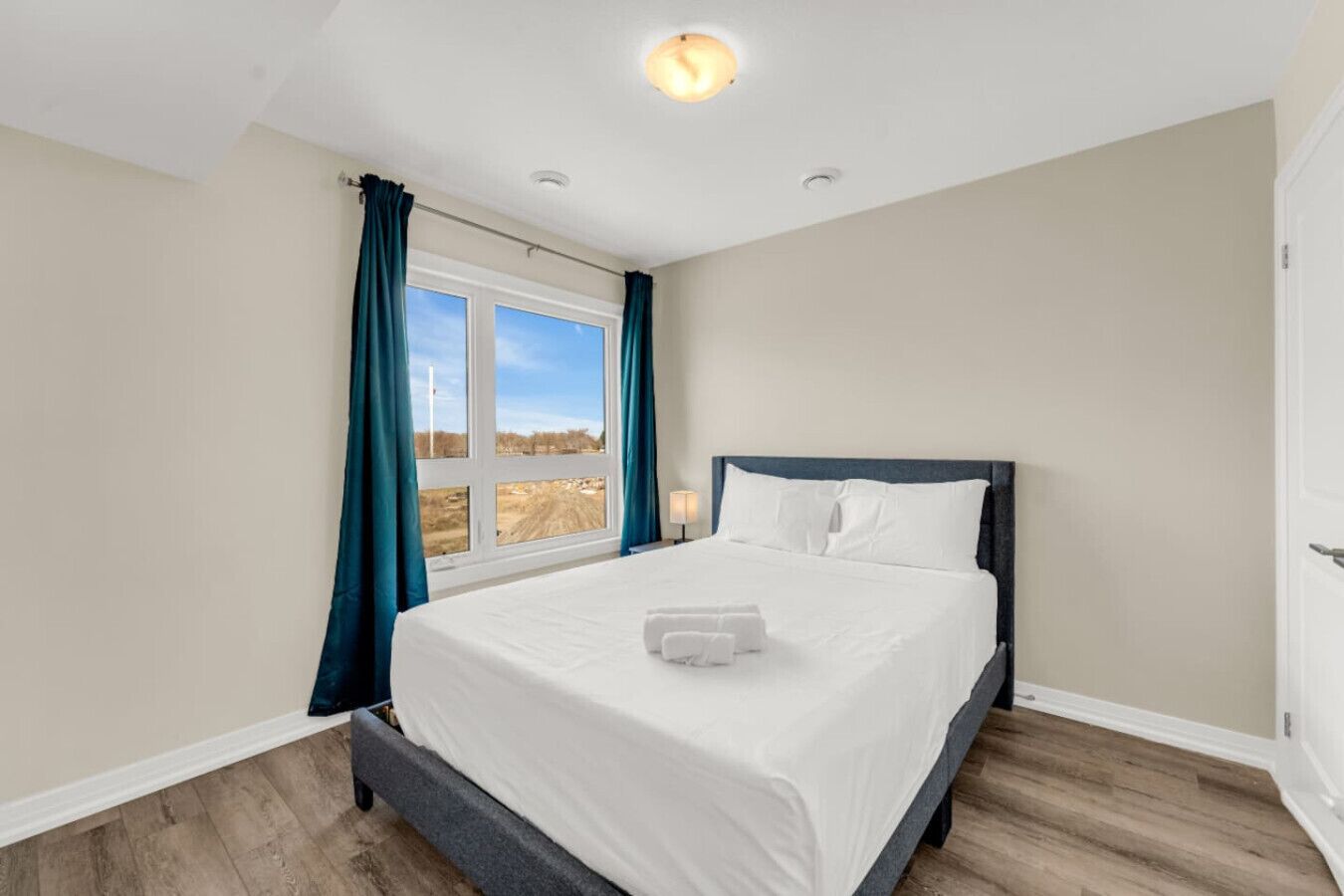 2 多间卧室、办公桌、熨斗/熨衣板、旅行婴儿床