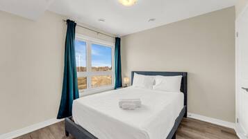 2 bedrooms, desk, iron/ironing board, travel crib