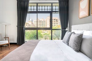 Iron/ironing board, WiFi, bed sheets - Blueground | The Views, pool, nr Canal (Dubai)
