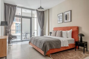 Iron/ironing board, WiFi, bed sheets