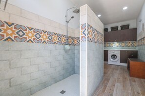 Douche, serviettes fournies