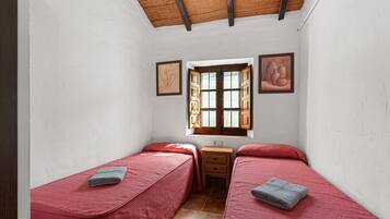 4 bedrooms, free WiFi, bed sheets