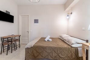 1 bedroom, iron/ironing board, free WiFi