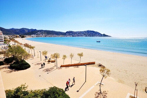 Studio in Roses near Santa Margarita Beach