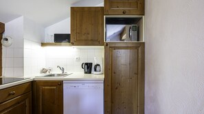 Fridge, microwave, dishwasher, coffee/tea maker