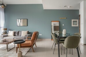 Fernseher, Stereoanlage