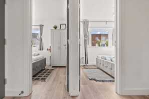 2 室のベッドルーム、アイロン / アイロン台、WiFi (無料)、ベッドシーツ