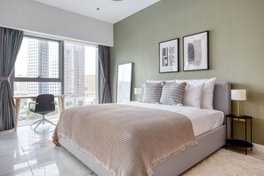 Iron/ironing board, WiFi, bed sheets - Blueground | DIFC, pool, nr Central Park (Dubai)