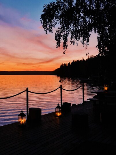 Cozy 4BR Lakeside Cottage with Sauna & Outdoor Grill