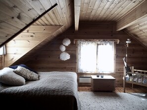 4 bedrooms, desk, free WiFi, bed sheets