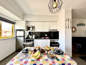 Fridge, microwave, oven, dishwasher - PRAIA DA ROCHA CENTRAL 2 by HOMING (Portimão)