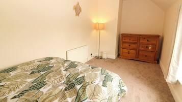 4 bedrooms, individually decorated, individually furnished, free WiFi