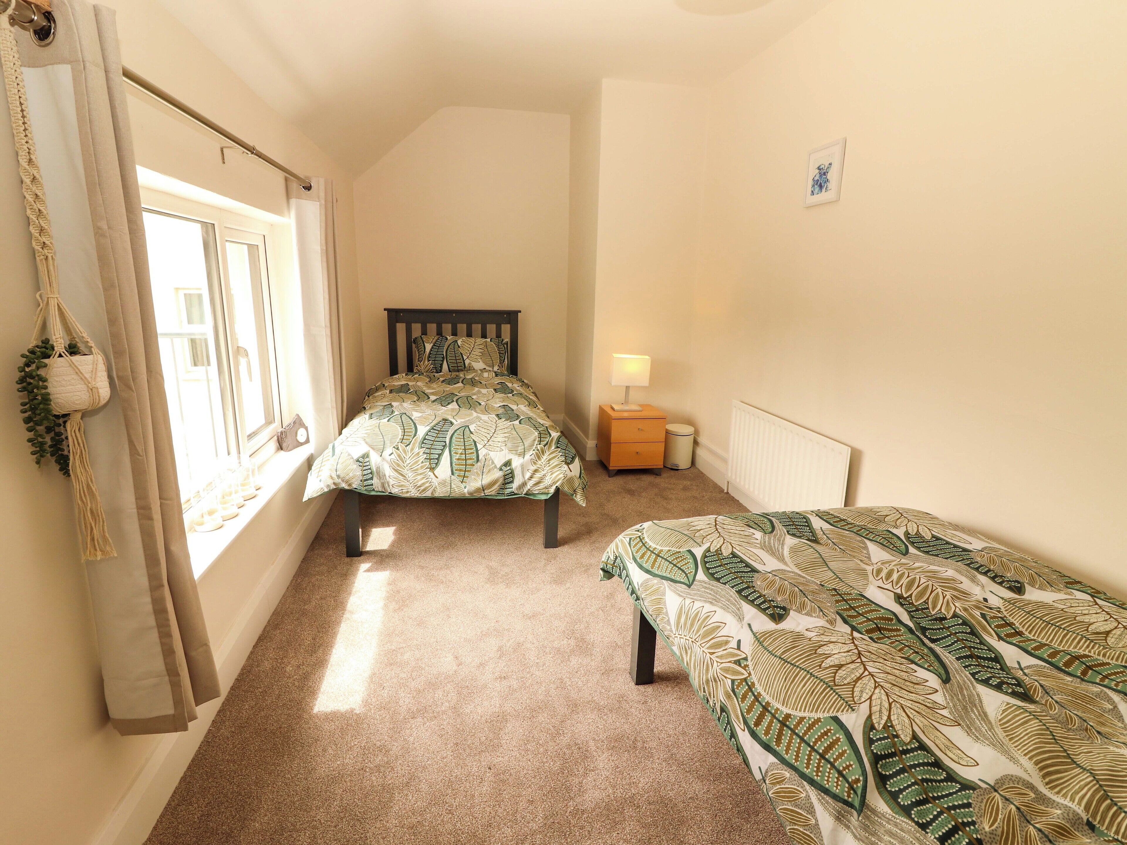 4 عدّة غرف نوم وبديكورات فريدة لكل غرفة وطراز فريد لكل وحدة