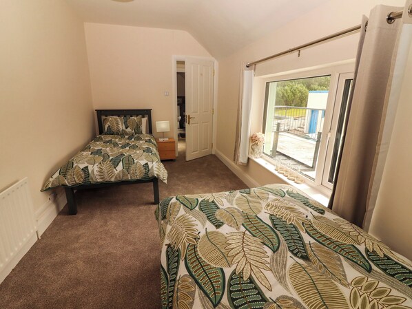 4 bedrooms, individually decorated, individually furnished, free WiFi