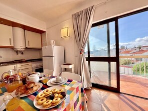 Fridge, microwave, oven, dishwasher - ALBUFEIRA SKYLIGHT 2 WITH POOL by HOMING (Albufeira)