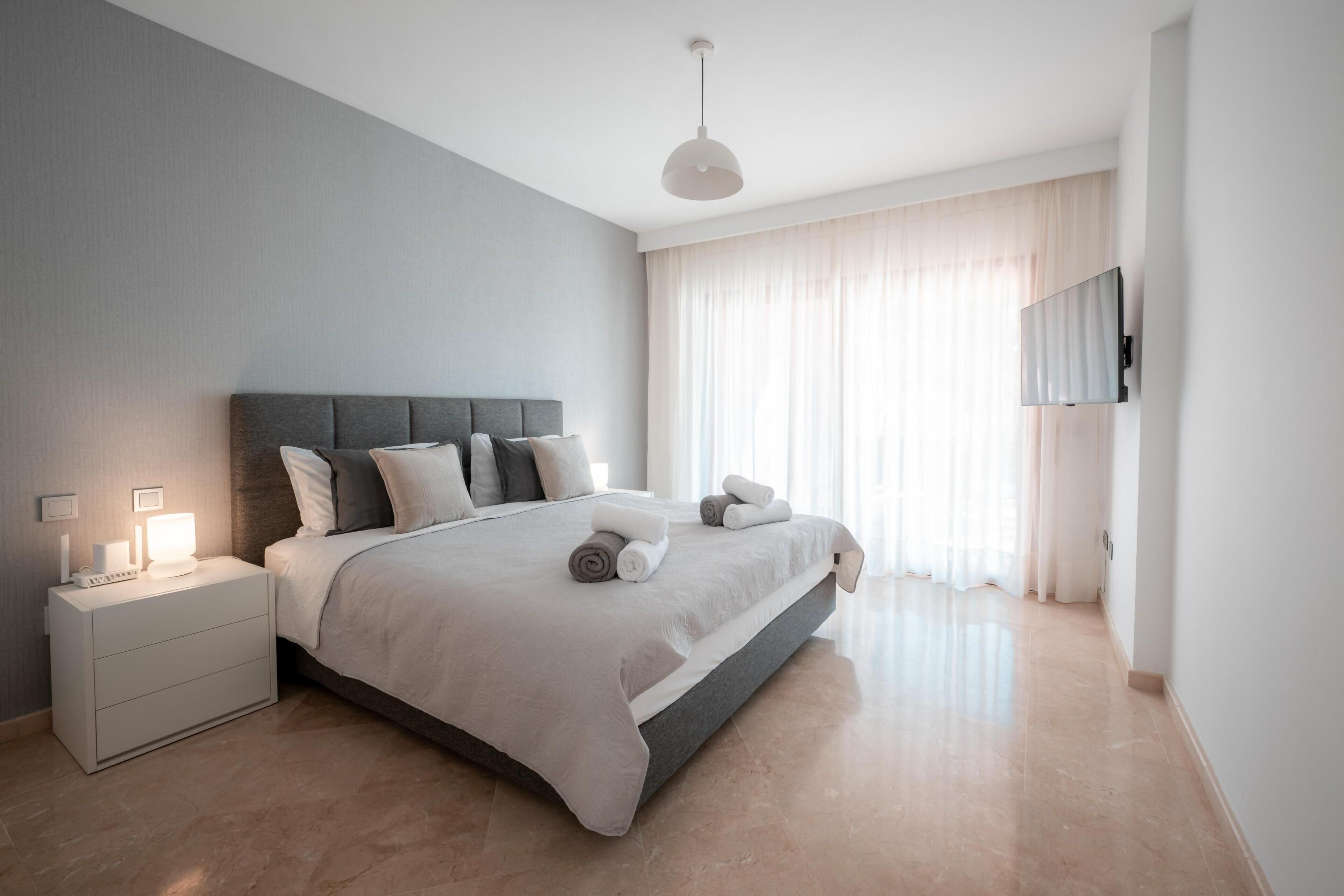 2 dormitorios, tabla de planchar con plancha, cuna de viaje y wifi