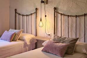 3 bedrooms, iron/ironing board, free WiFi, bed sheets - La Alcaidía Country House with Pool, BBQ, Mountain Views and Wi-Fi in Natural Park (Hornachuelos)