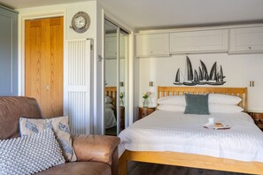 1 bedroom, iron/ironing board, free WiFi - Sea Thistle -  an apartment that sleeps 2 guests  in 1 bedroom (Salcombe)