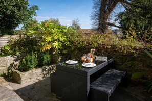 Outdoor dining - Sea Thistle -  an apartment that sleeps 2 guests  in 1 bedroom (Salcombe)
