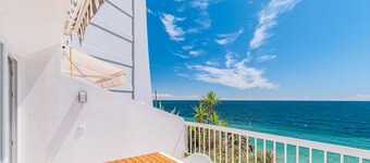 Apartment 'Oásis' with Sea View, Wi-Fi and Air Conditioning