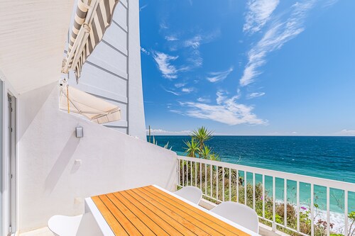 Apartment 'Oásis' with Sea View, Wi-Fi and Air Conditioning