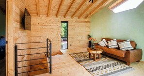 Sala de estar con TV 