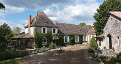 Grande maison de maitre avec vues. Piscine chauffée. Dog Friendly