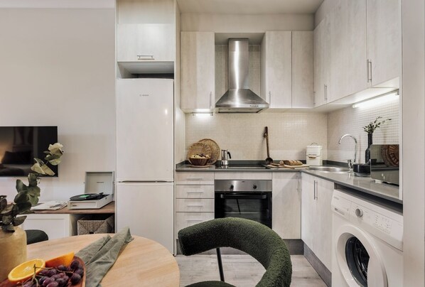 Fridge, microwave, oven, stovetop