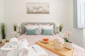 2 slaapkamers, een strijkplank/strijkijzer, reisbedje, gratis wifi