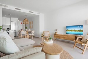TV - Oceana Breeze Apartment with Pool View (Estepona)