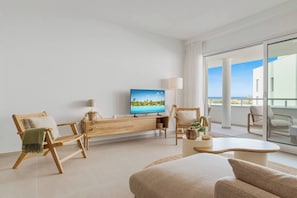 TV - Oceana Breeze Apartment with Pool View (Estepona)