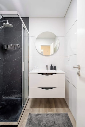 Hair dryer, towels - Spacious & Stylish Flat with Garage by HostWise (Ermesinde)