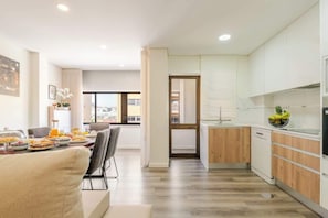 Dining - Spacious & Stylish Flat with Garage by HostWise (Ermesinde)