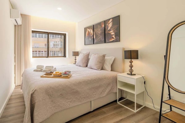 3 bedrooms, desk, iron/ironing board, free WiFi - Spacious & Stylish Flat with Garage by HostWise (Ermesinde)