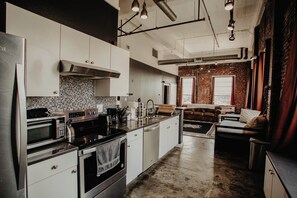 Private kitchen - The Downtown Bungalow Loft (Memphis)