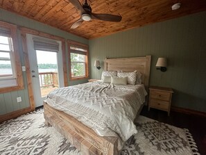 4 bedrooms, free WiFi, bed sheets - Comfort and Convenience. Family and pet friendly. Close to the action! (International Falls)