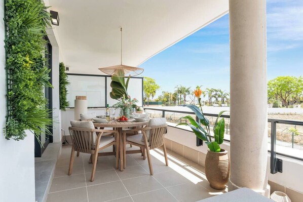 Outdoor dining