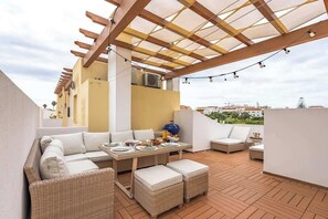 Outdoor dining - Deluxe House | Terrace & BBC by HostWise (Parchal)