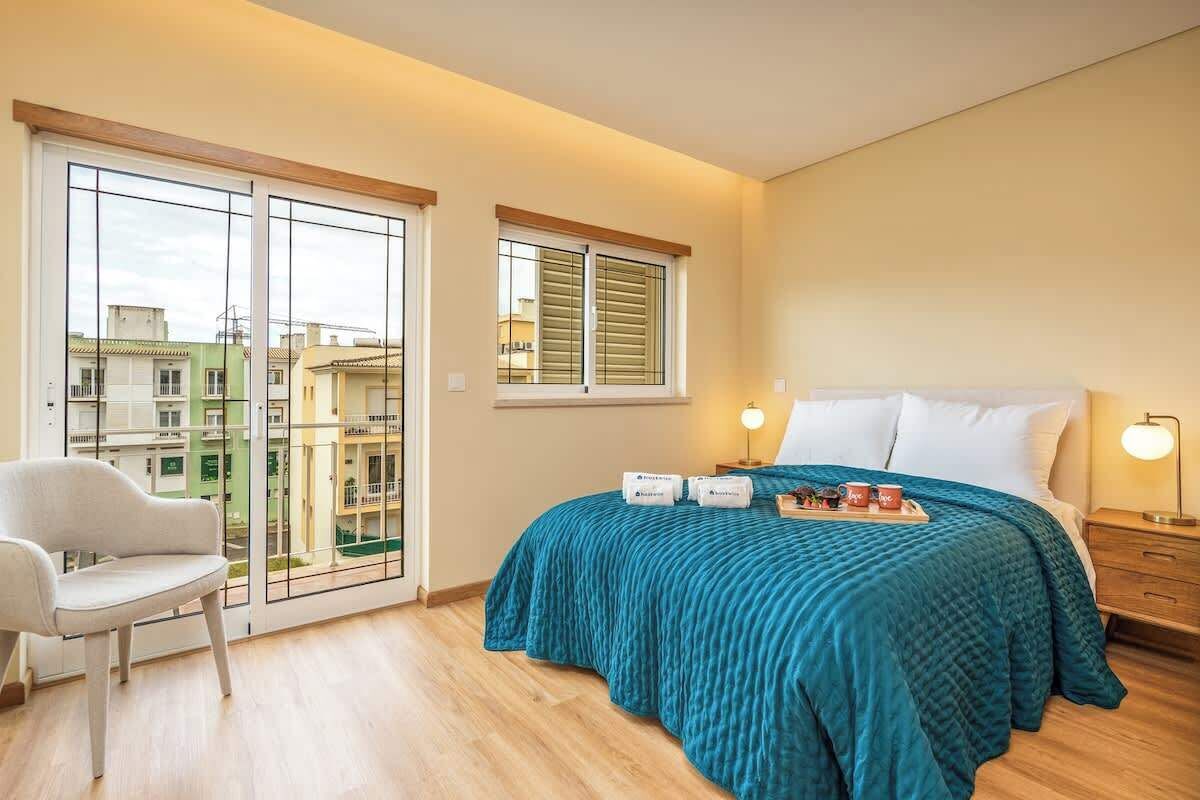 5 habitaciones, tabla de planchar con plancha, wifi y ropa de cama 
