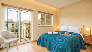 5 habitaciones, tabla de planchar con plancha, wifi y ropa de cama