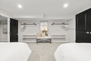 Silitysrauta/-lauta, Wi-Fi, vuodevaatteet