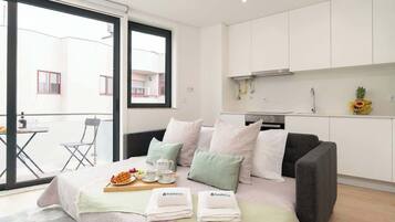 Iron/ironing board, free WiFi, bed sheets