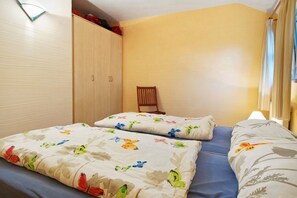 2 makuuhuonetta, silitysrauta/-lauta, ilmainen Wi-Fi, vuodevaatteet