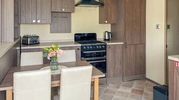 Fridge, oven, stovetop, toaster