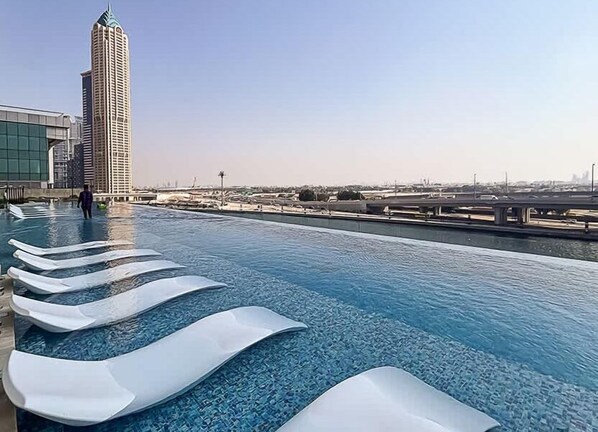 Pool - Contemporary 2BR Apt Fully Furnished (Dubai)