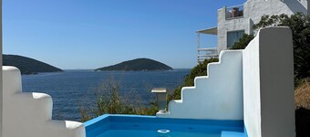 Greek style house GREEK1