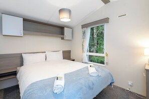 2 bedrooms, desk, travel cot, free WiFi - Starlink WIFI - Haven Caravan Park (Longniddry)