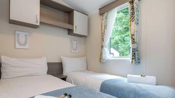 2 bedrooms, desk, travel cot, free WiFi