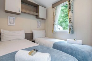 2 sovrum, skrivbord, resesäng och gratis wi-fi