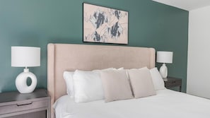 2 bedrooms, desk, iron/ironing board, WiFi - Landing | Spectacular 2BD, Pool, Gym (Greenbelt)